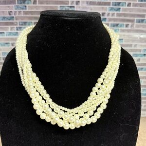 Vintage Shofel Brothers Avon faux pearl necklace